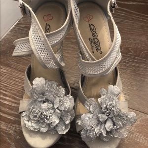 GRAY COMFY WEDGES WITH FLOWER
